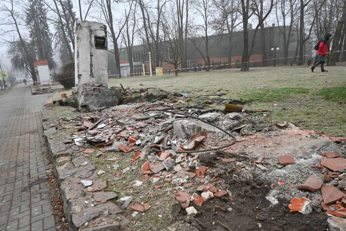 Legendarny kiosk przed II LO w Tarnowskich Górach został wyburzony 