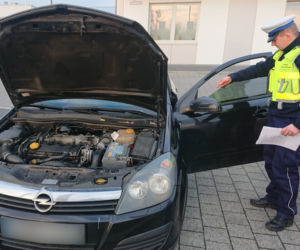 Zgłosił się do policjantów po dowód rejestracyjny. Skończył... z zarzutami!