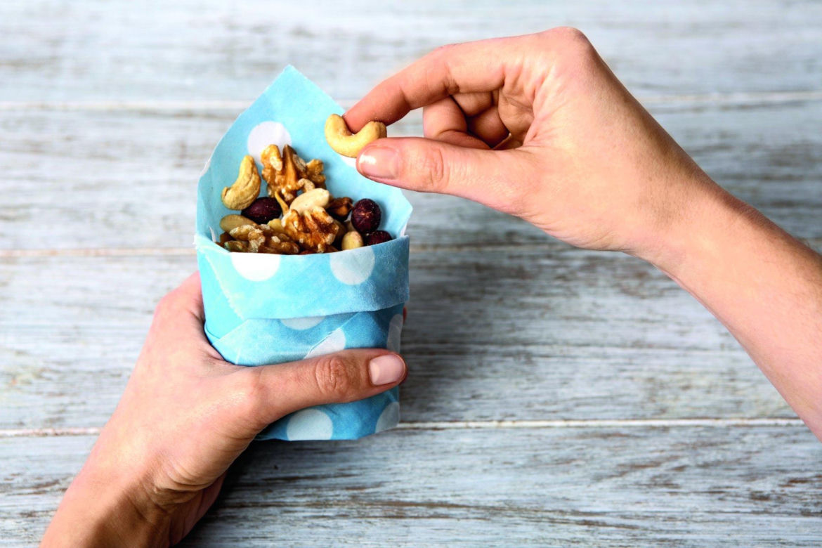 Woskowijki DIY – zrób z nich rożki i torebki