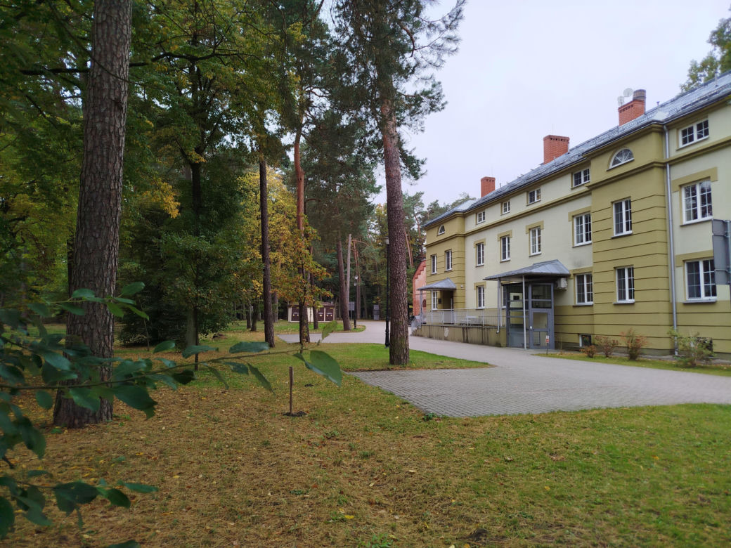 Zabytkowe budynki Lodowni i Kotłowni oraz zespół sanatoryjno-parkowy w Rudce przejdą rewitalizację. Inwestycje będą realizowane do 2028 roku