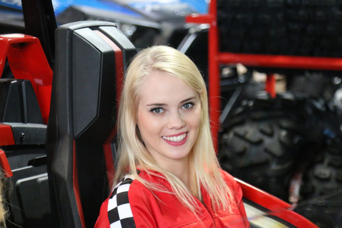 Dziewczyny z Motor Show Poznań 2016