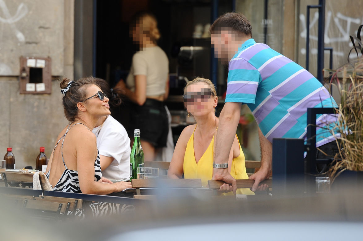 Edyta Herbuś z bąbelkami