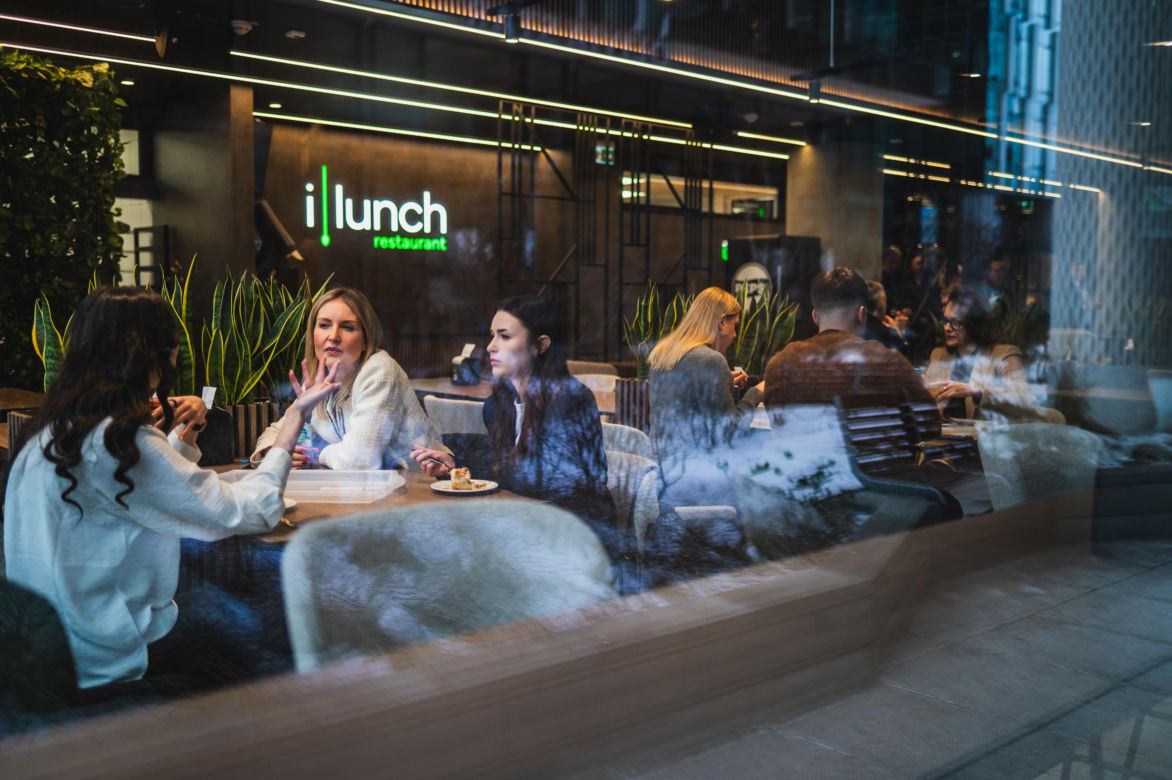 Olivia Prime z restauracją, gdzie AI kontroluje jakość i czas wydania