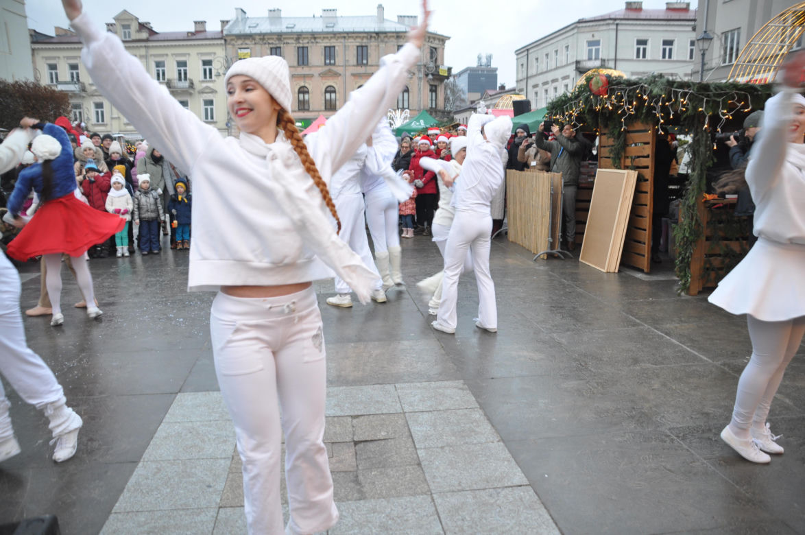 Jarmark Bożonarodzeniowy na Placu Artystów i ulicy Sienkiewicza w Kielcach