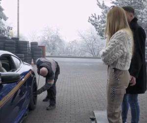 Sportowe BMW Królowej życia nie mogło jechać dalej. Auto potrzebowało fachowej pomocy