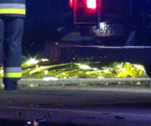 Śmiertelny wypadek w Nieporęcie. jeden z samochodów dachował