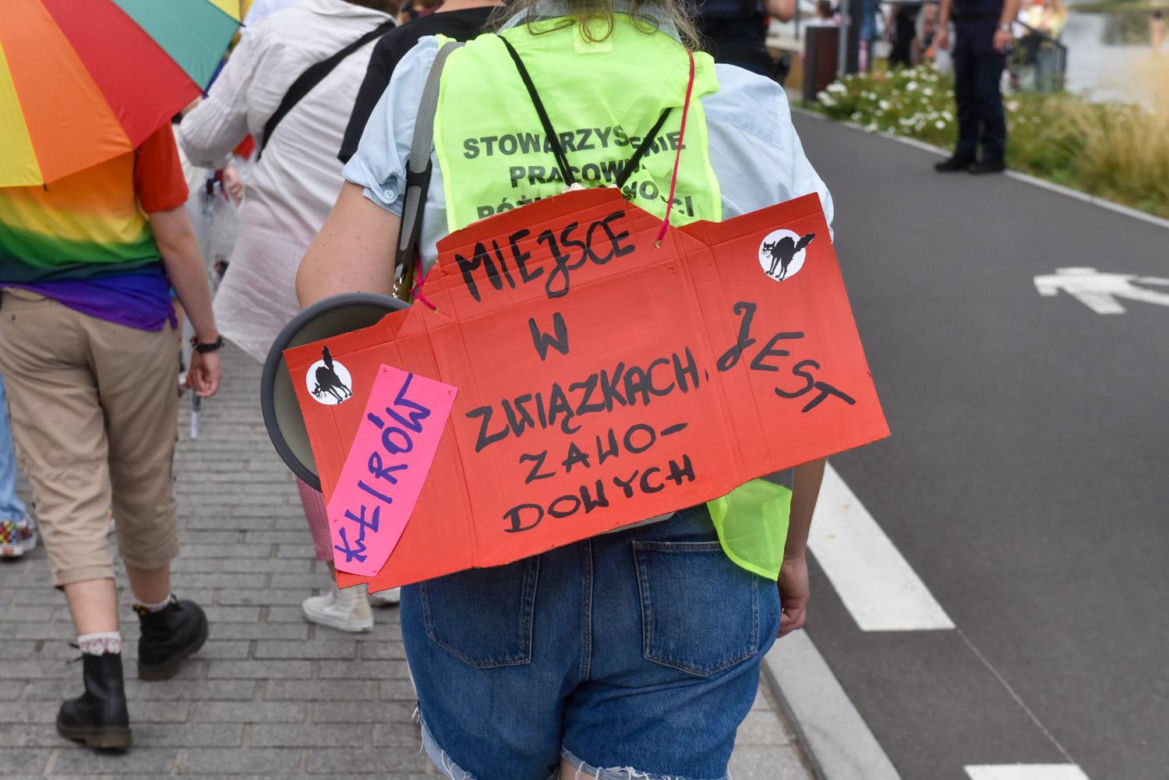 VI Toruński Marsz Równości. Przeciwnicy modlili się w centrum
