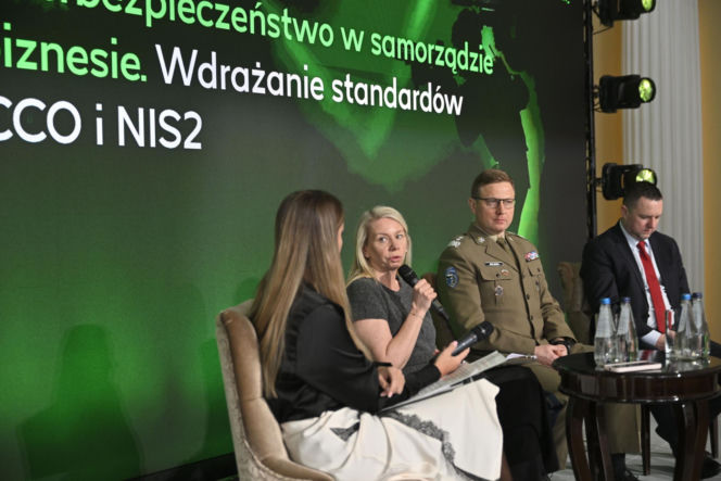 Konferencja Portalu Obronnego „Odporność cyfrowa i informacyjna Polski. Wyzwania w dobie wojny hybrydowej". Drugi panel