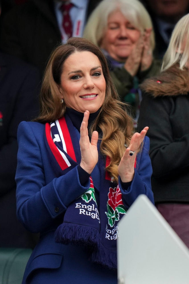  Stare zdjęcia księżnej Kate! Nie uwierzysz, jak się zabawiała