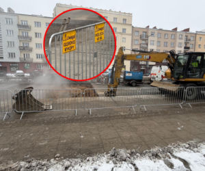 Pęknięta rura paraliżuje dzielnicę. Ulica zamknięta na tydzień