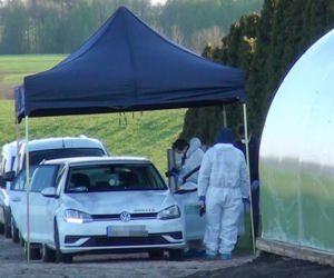 Makabryczne morderstwo w Dąbrówce. Artur C. zasztyletowany przed domem