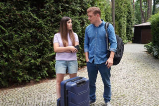 Barwy szczęścia, odcinek 3336: Nowa współlokatorka w domu Pyrków! Iwona za plecami Huberta sprzeda jej swoje udziały