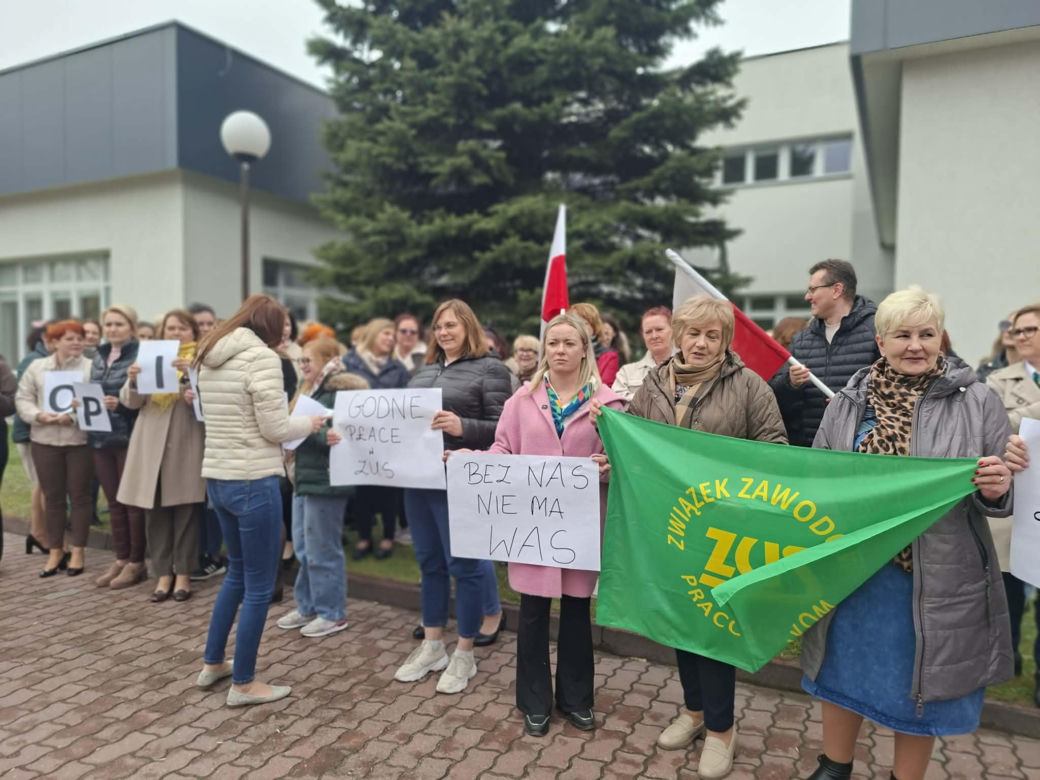 Protest pracowników ZUS-u w Starachowicach