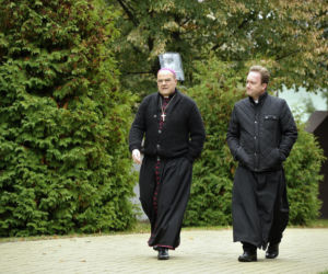 Zborowski i Żak żartują w temacie Rancza. Serialowi biskupi rozbawili fanów