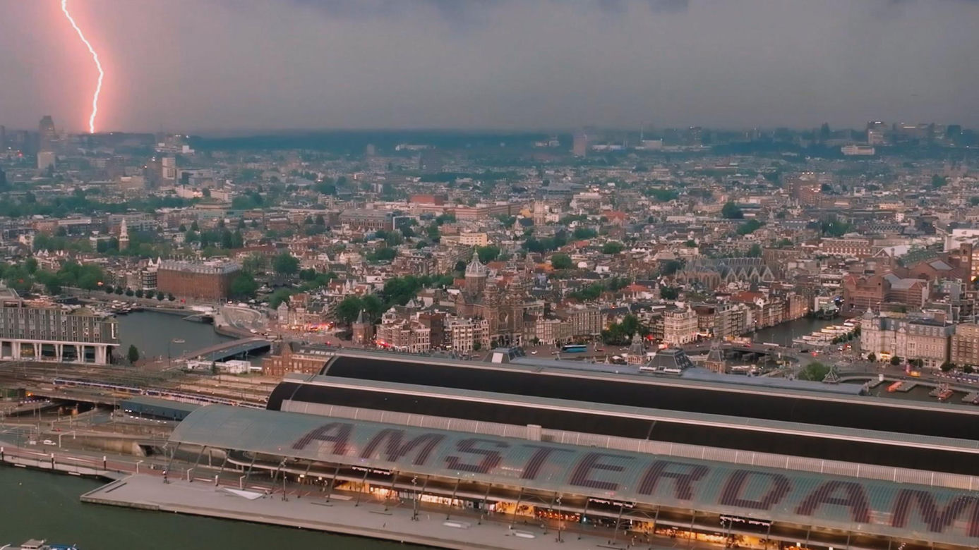 Kadry z serialu „Stacja Amsterdam”