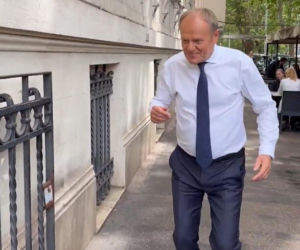 Premier Tusk skoczył na włoską pizzę! Pizza for Donald!