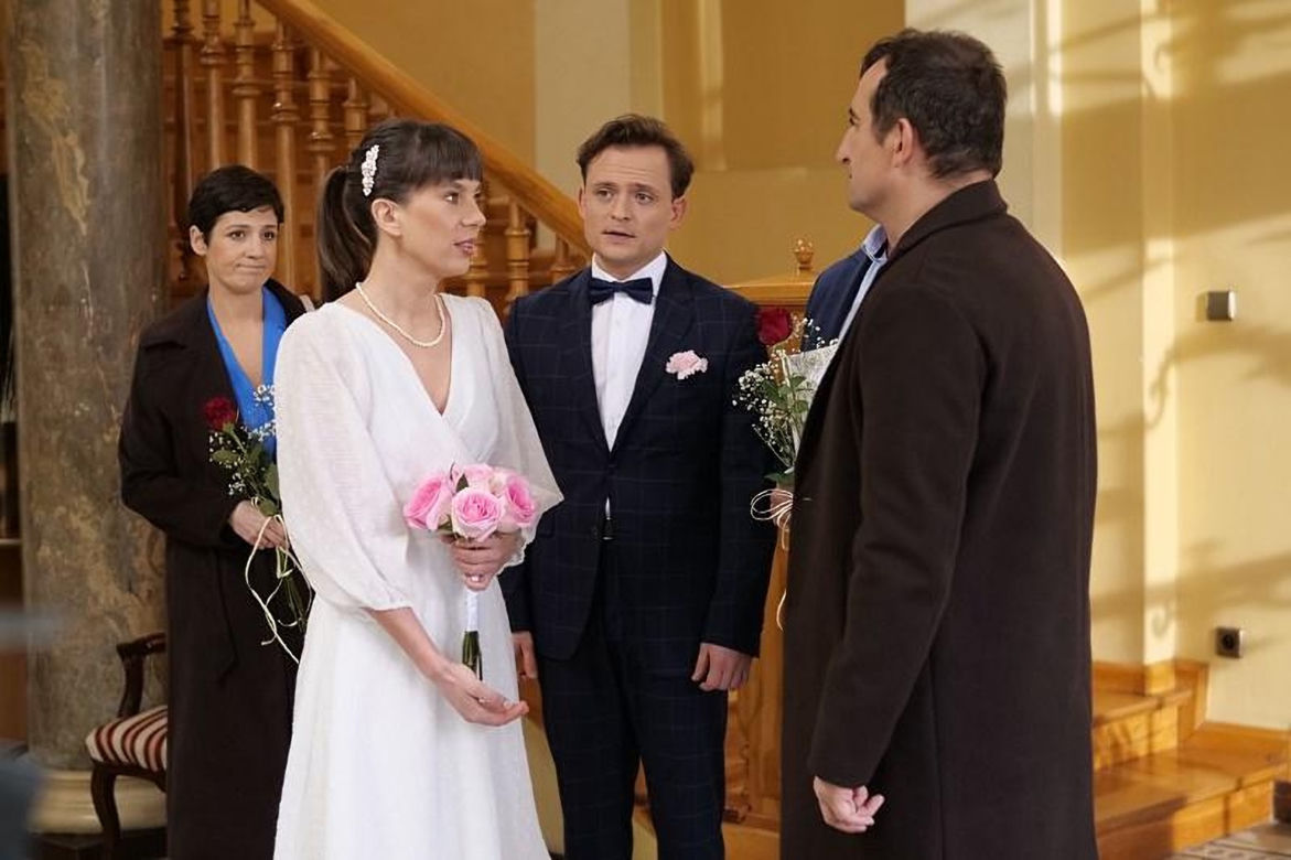 Pierwsza miłość, odcinek 3810: Maurycy (Dawid Dziarkowski), Lucynka (Delfina Wilkońska), Kaśka (Michał Koterski), Kinga (Aleksandra Zienkiewicz)