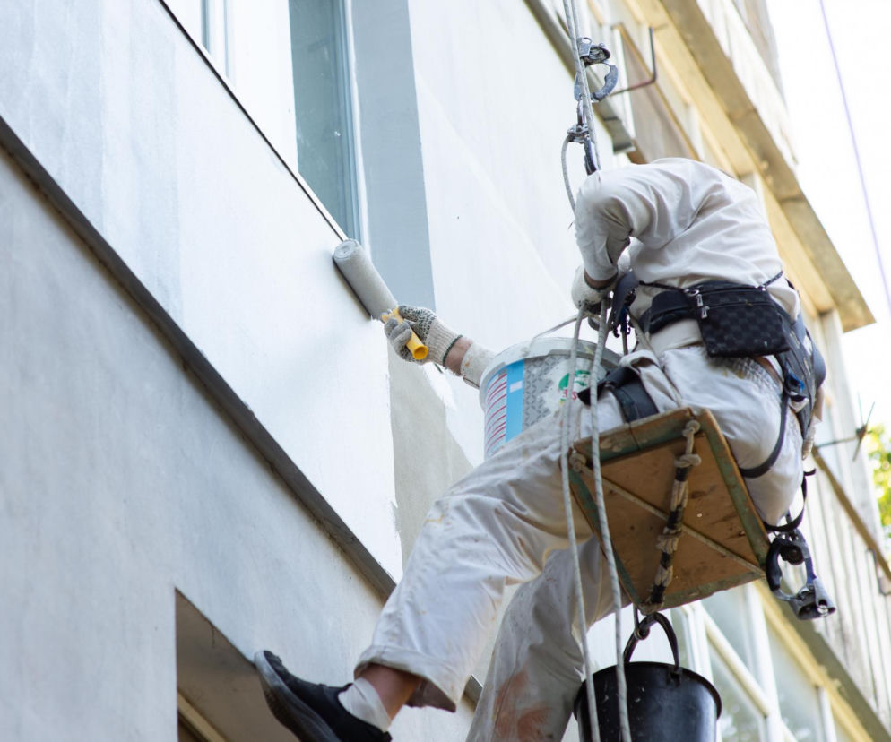 Jaką farbę elewacyjną wybrać do ETICS? Rodzaje i właściwości