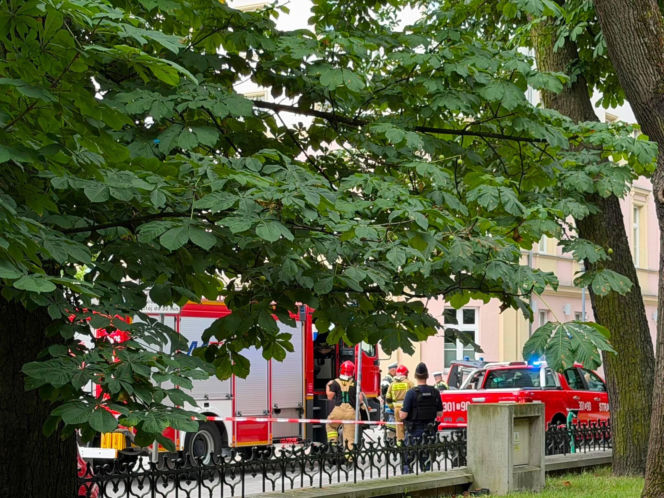 Pilna akcja służb w centrum Kielc. Zablokowana ulica Wesoła