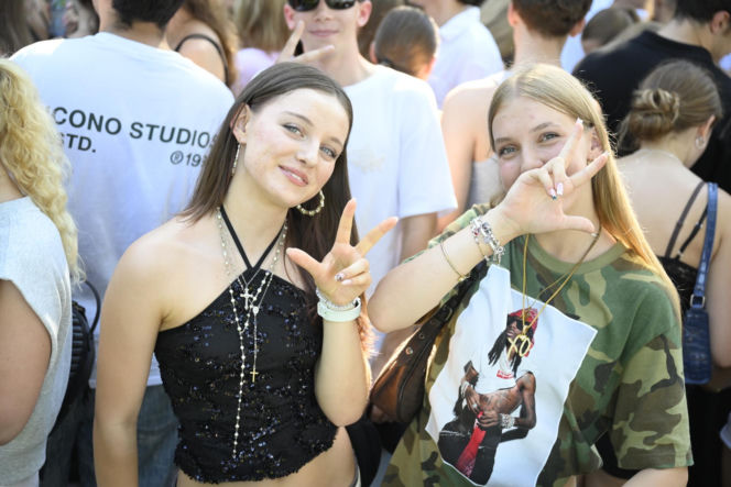 Fani w upale czekają na koncert The Weeknd. Tłumy w Warszawie