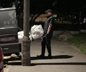 Roman mieszkał z rozkładającym się ciałem brata. Kiedy pojawiły się służby, skoczył z okna i zginął