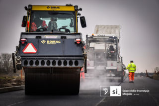 Wylali pierwsze warstwy asfaltu. Nowa arteria nabiera realnych kształtów