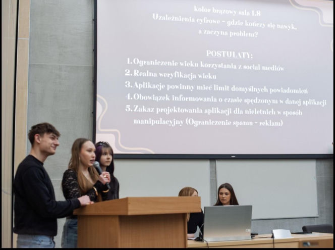 Czy granice uzależnień się zacierają? – debata młodzieży na UwS