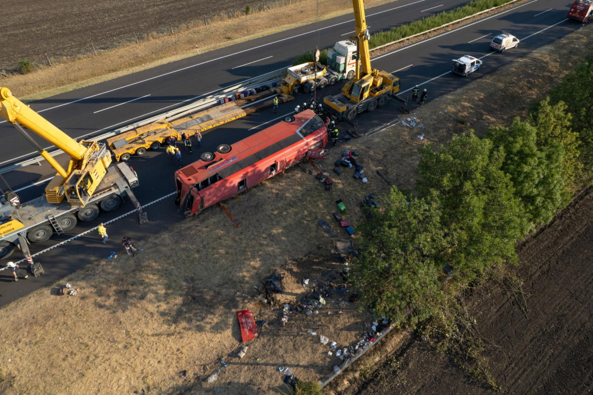 Niebo zapłakało nad Reginą Ż. Wzruszający pogrzeb ofiary tragedii na Węgrzech