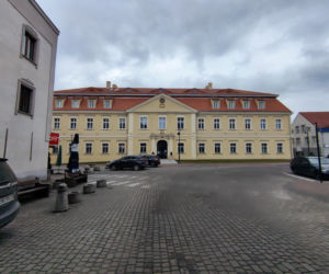 To miasto ma jeden z najstarszych rynków na Śląsku. Zachwyca zabytkowymi kamienicami i ratuszem