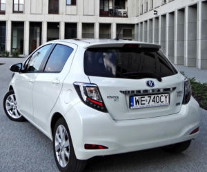 Toyota Yaris Hybrid 100