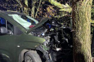 Gmina Skórzec: auto wypadło z drogi i uderzyło w drzewo