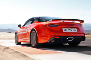 Oto Alpine A110 po liftingu. Ma 300 koni i spoiler