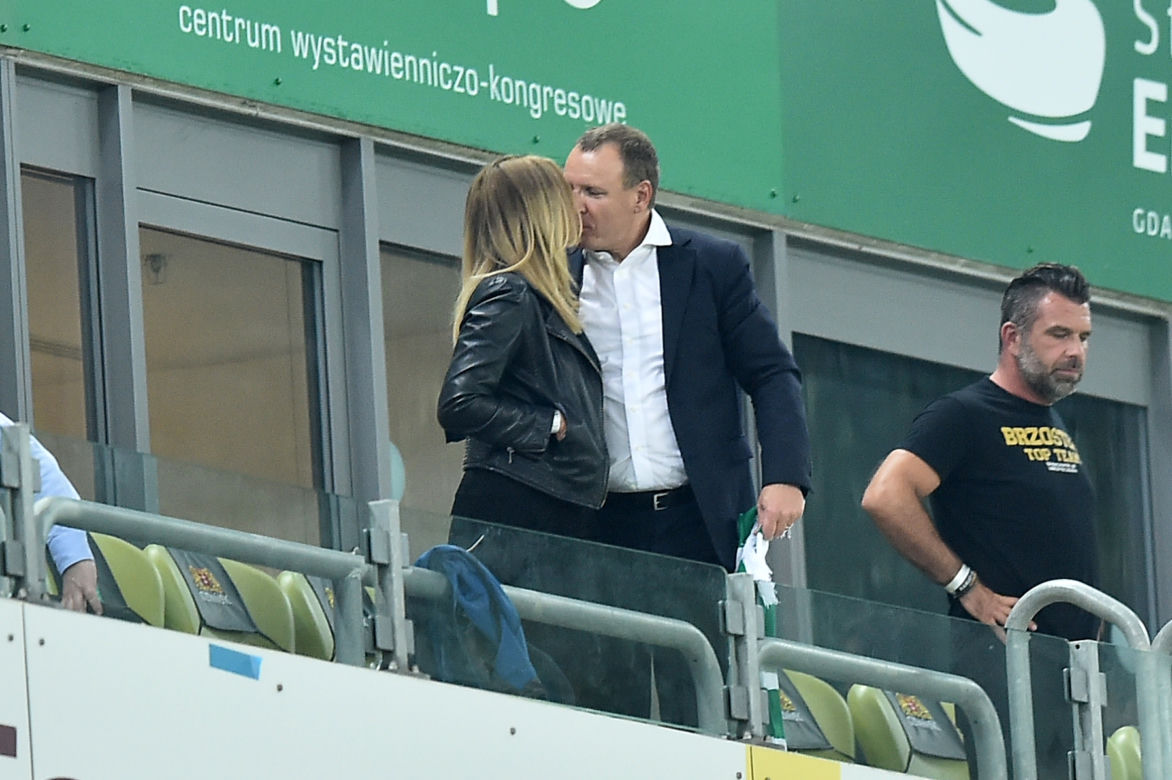 Dostał pierścień od biskupa i poszedł na mecz