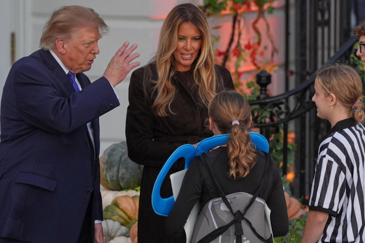 Cukierek albo psikus! Trump zaskoczył pod Białym Domem