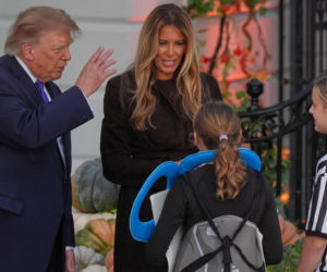 Cukierek albo psikus! Trump zaskoczył pod Białym Domem