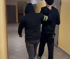 Zatrzymania w sprawie fałszywych alarmów bombowych. Wśród podejrzanych 21-latek z Białegostoku