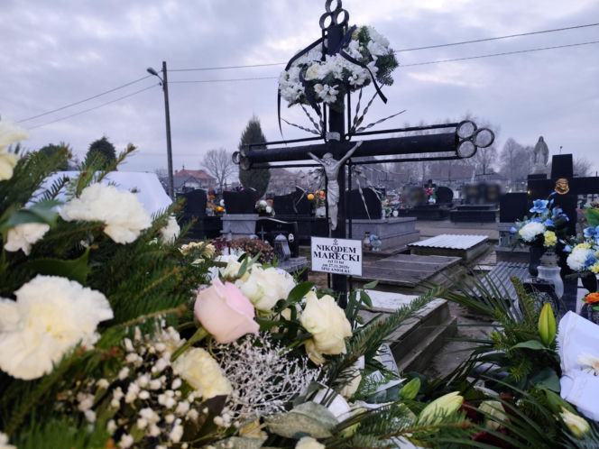 Tak wygląda grób Nikodema Mareckiego dwa dni po pogrzebie