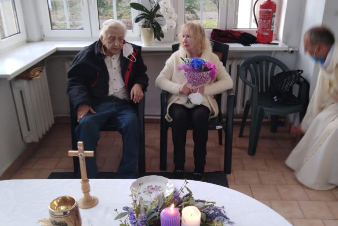 Mieszkańcy domu opieki modlą się za Halinę Kowalską