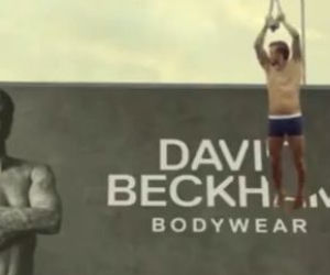 David Beckham biega w majtkach w reklamie H&M
