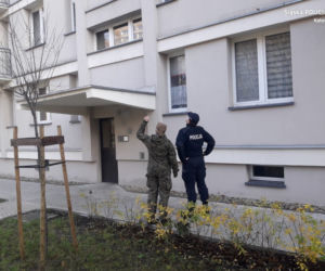 Śląskie: Policjanci i żołnierze kontrolują osoby przebywające na kwarantannie [ZDJĘCIA]