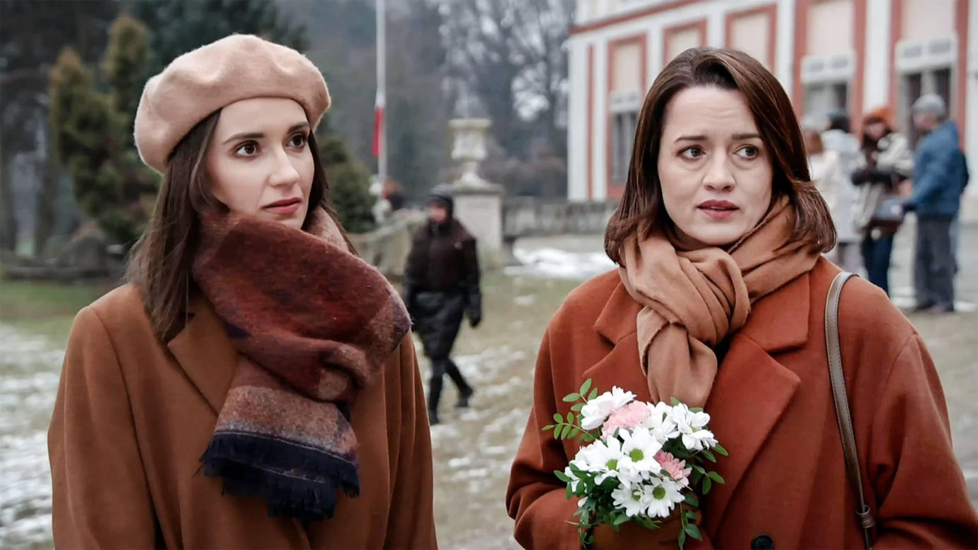 Pierwsza miłość odc. 4174. Laura (Katarzyna Maciąg), Melka (Ewa Jakubowicz)