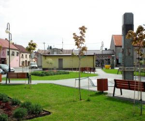 To jedno z najstarszych miast w województwie łódzkim. Zachwyca nietuzinkowym rynkiem