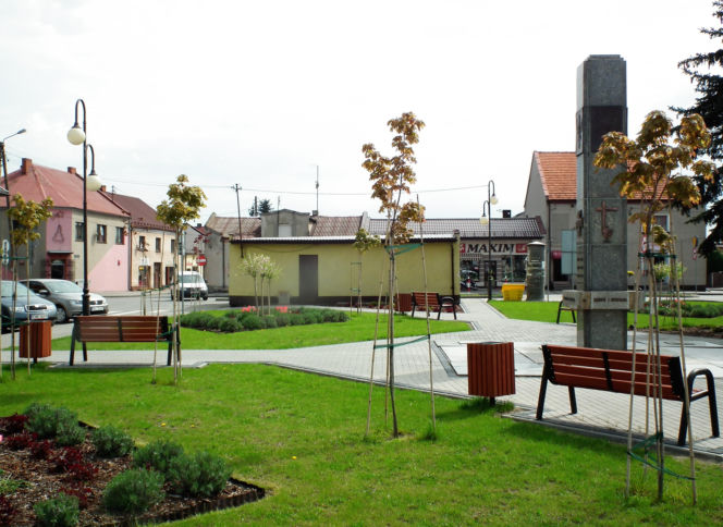 To jedno z najstarszych miast w województwie łódzkim. Zachwyca nietuzinkowym rynkiem