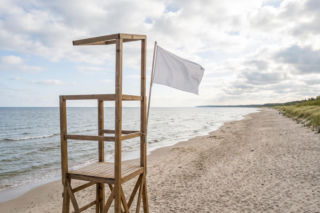 Sinice Kołobrzeg. Czy w Kołobrzegu można się kąpać 24.08? Flaga, warunki pogodowe