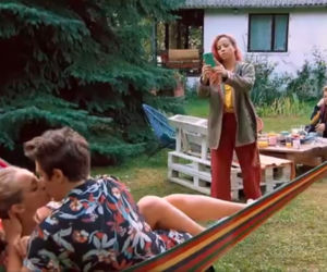 Barwy szczęścia, odcinek 1985. Justin (Jasper Sołtysiewicz), Oliwka (Wiktoria Gąsiewska), Mia (Maria Ruddick)