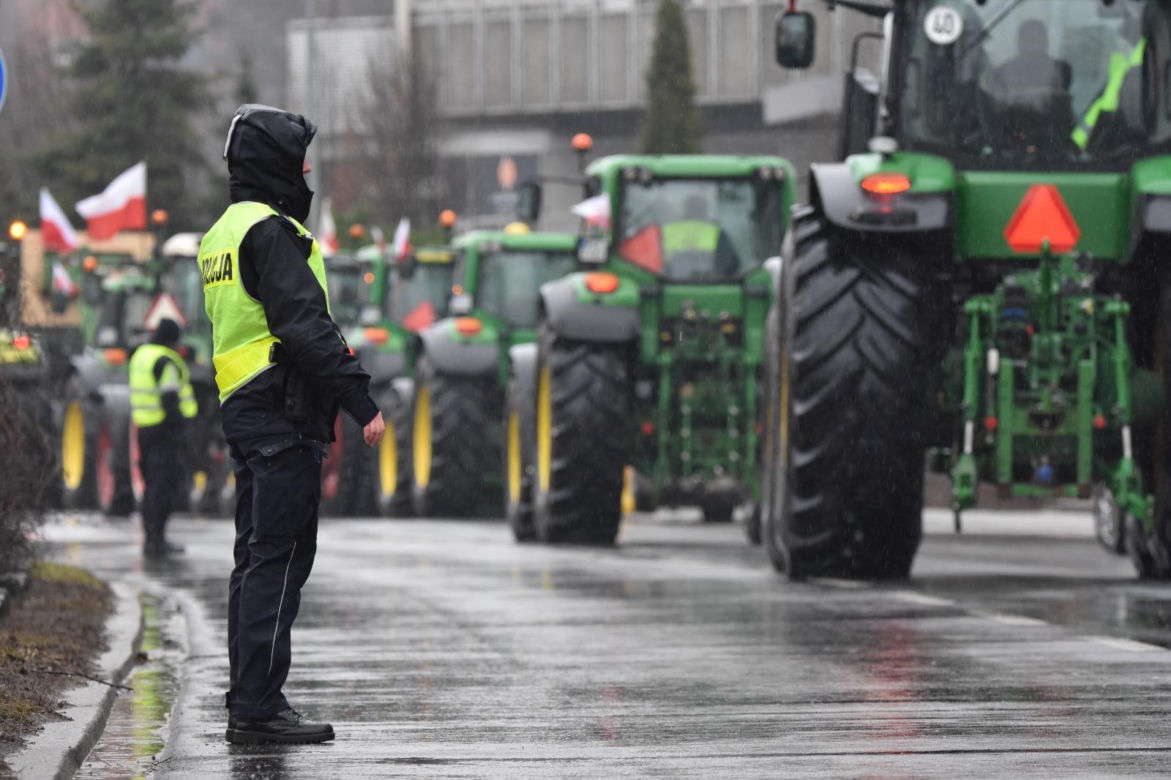 Protest rolników 2024. Ciągniki rolników blokują wjazdy do Poznania