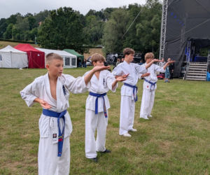 Tłumy na Festiwalu Pod Zaporą w Brodach! Oskar Cyms i „Złoty Gumiak” skradli serca publiczności