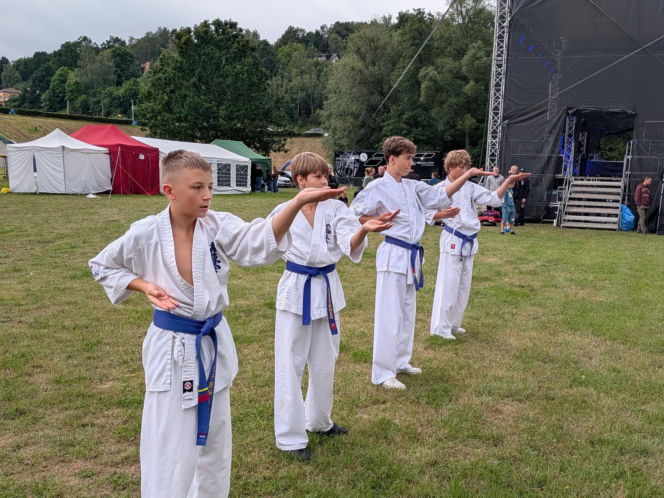Tłumy na Festiwalu Pod Zaporą w Brodach! Oskar Cyms i „Złoty Gumiak” skradli serca publiczności
