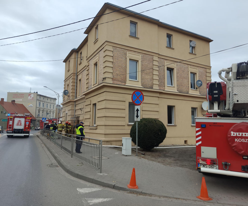 Co było przyczyną pożaru w kamienicy we Wschowie? Trzy osoby trafiły do szpitala