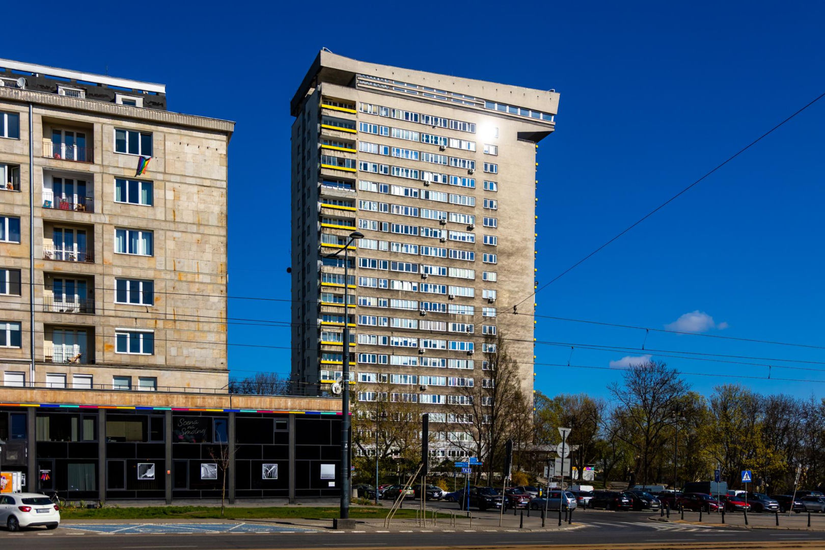 Blok Młotek na Smolnej 8 w Warszawie